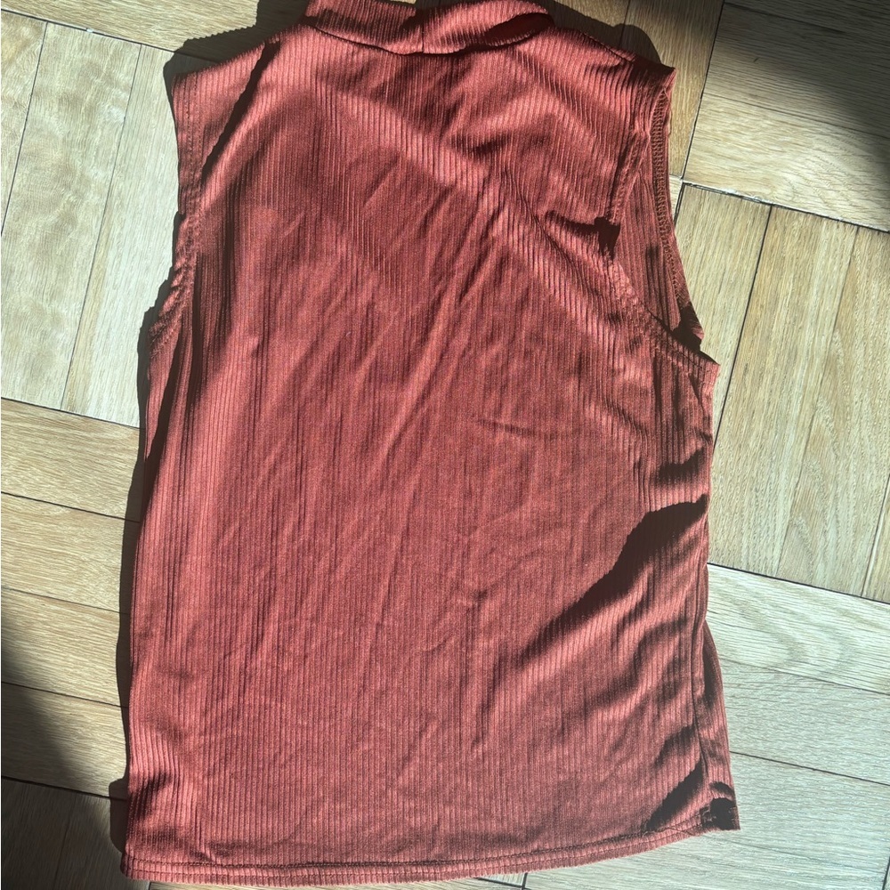 Terracotta mockneck ribbed tank - Picture 2 of 4